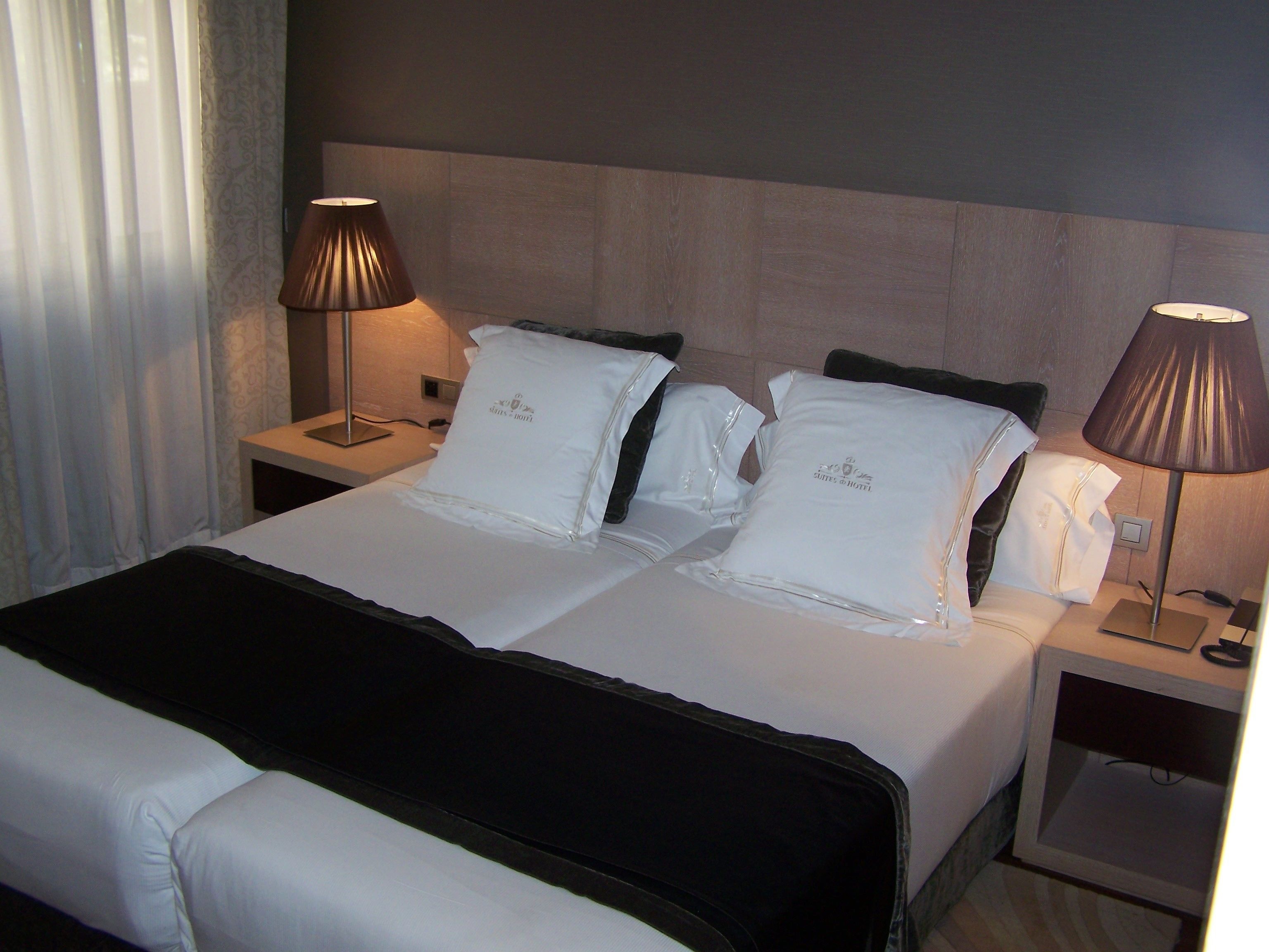 suite, kitchen | egyptian cotton sheets, premium bedding, down duvets, minibar