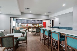 Gratis frukostbuffé varje dag 