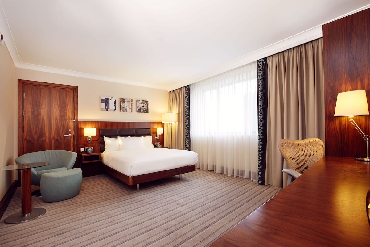 room, 1 king bed | premium bedding, select comfort beds, minibar, in-room safe