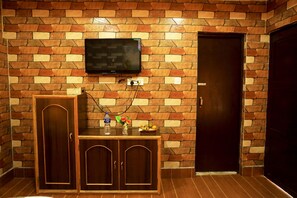 Family Room, Garden View