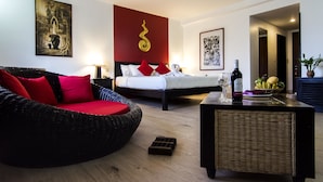 Suite – honeymoon | Sengetøy av topp kvalitet, senger med overmadrass og minibar
