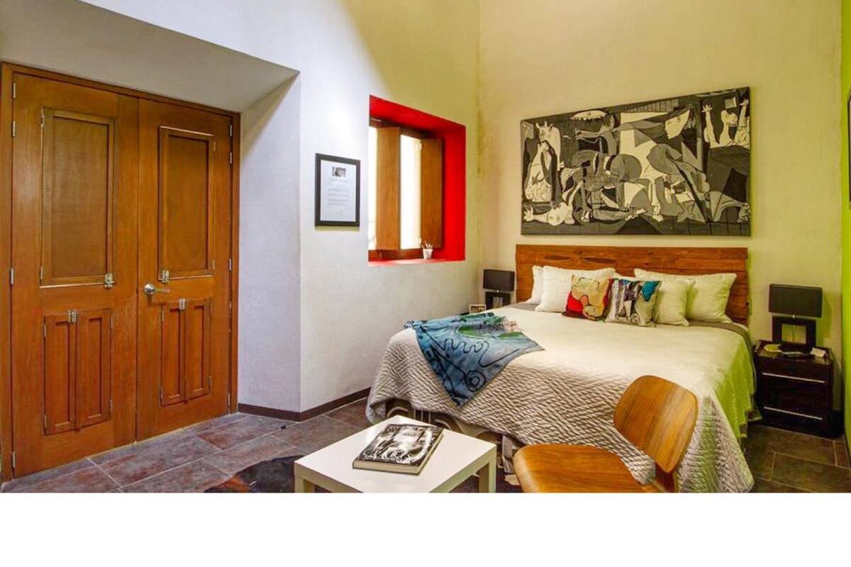 Deluxe Room | Down duvets, in-room safe, desk, free WiFi