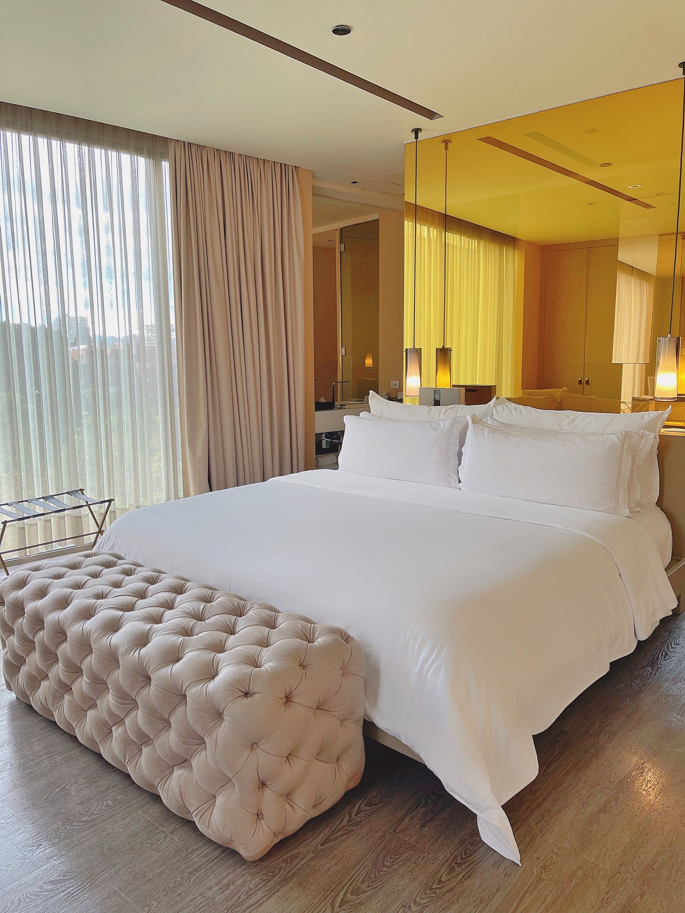 Hypo-allergenic bedding, minibar, in-room safe, desk