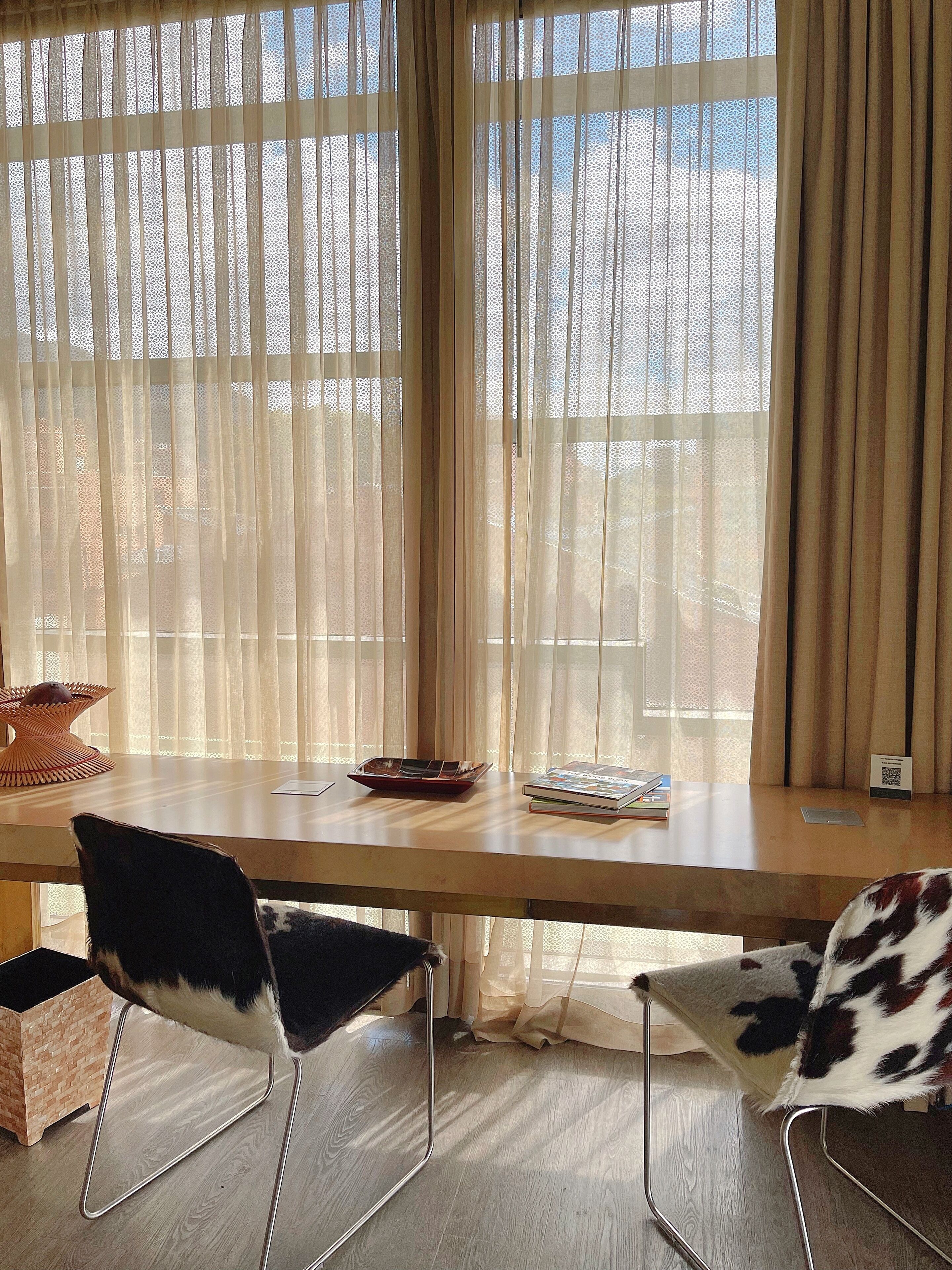 luxury suite | living area | lcd tv, ipod dock