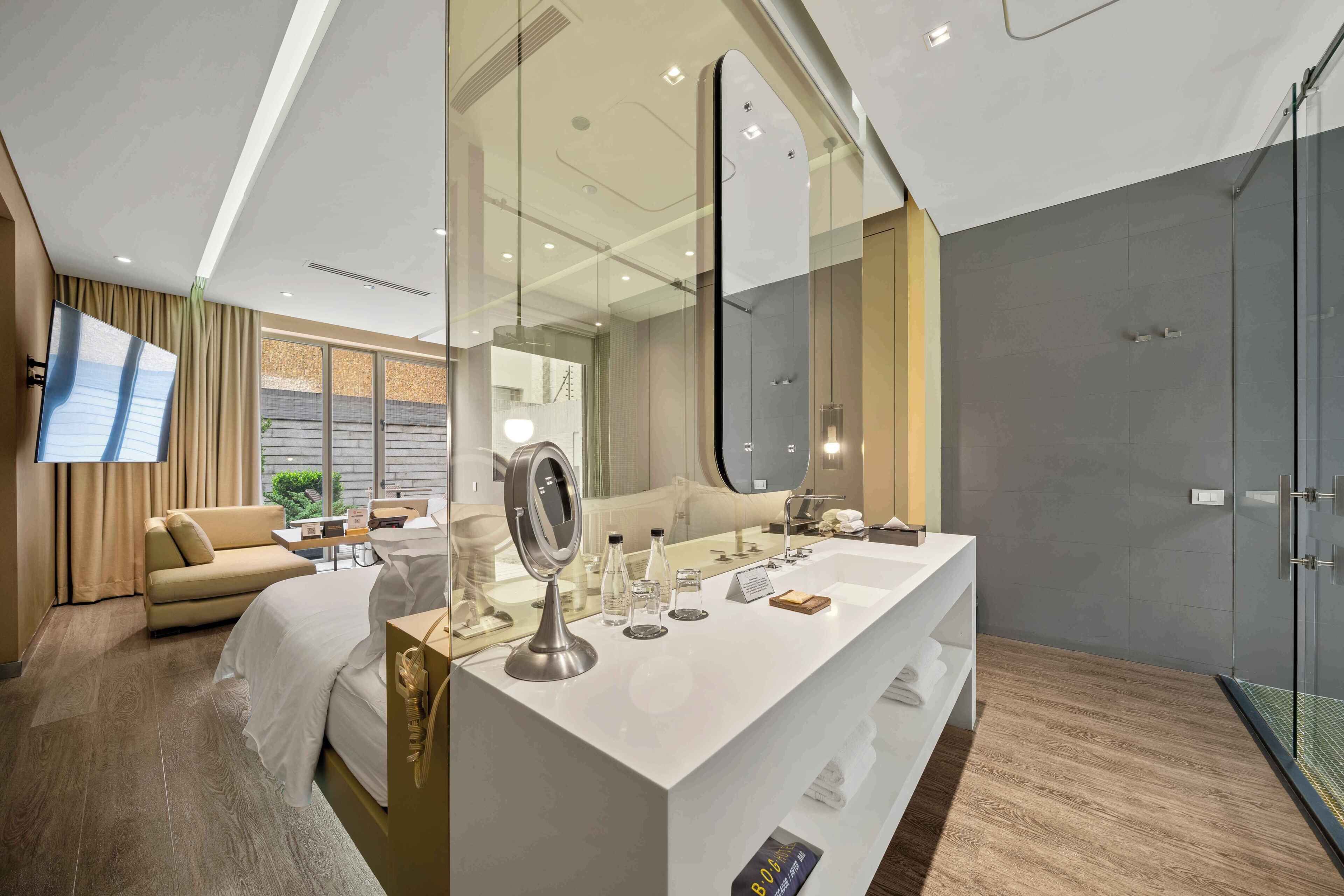 Signature Room | Bathroom | Shower, hydromassage showerhead, hair dryer, bathrobes