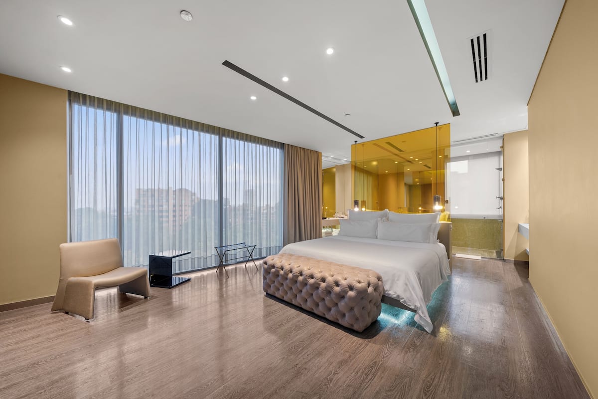 Luxury Suite | 1 bedroom, hypo-allergenic bedding, minibar, in-room safe