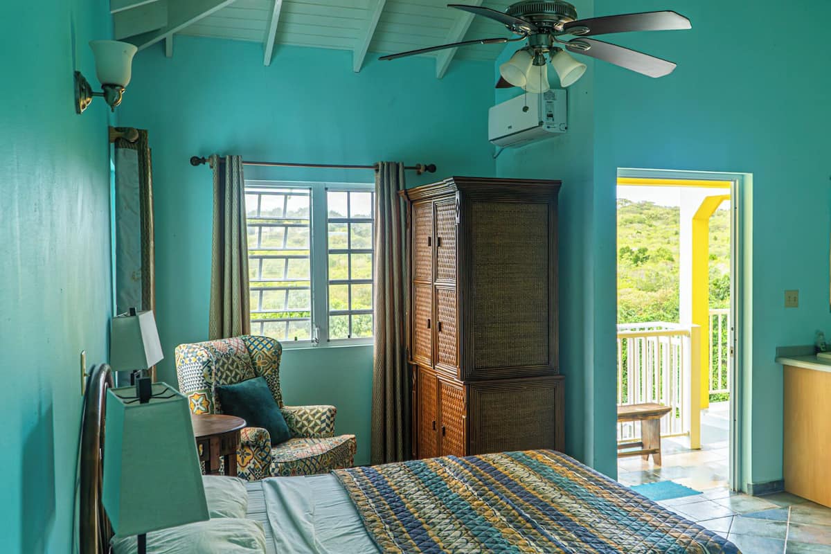 Studio | In-room safe, desk, laptop workspace, iron/ironing board