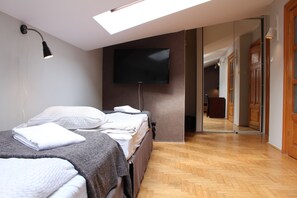 Quadruple Room | Free WiFi - Cracow Old Town Guest House (Kraków)