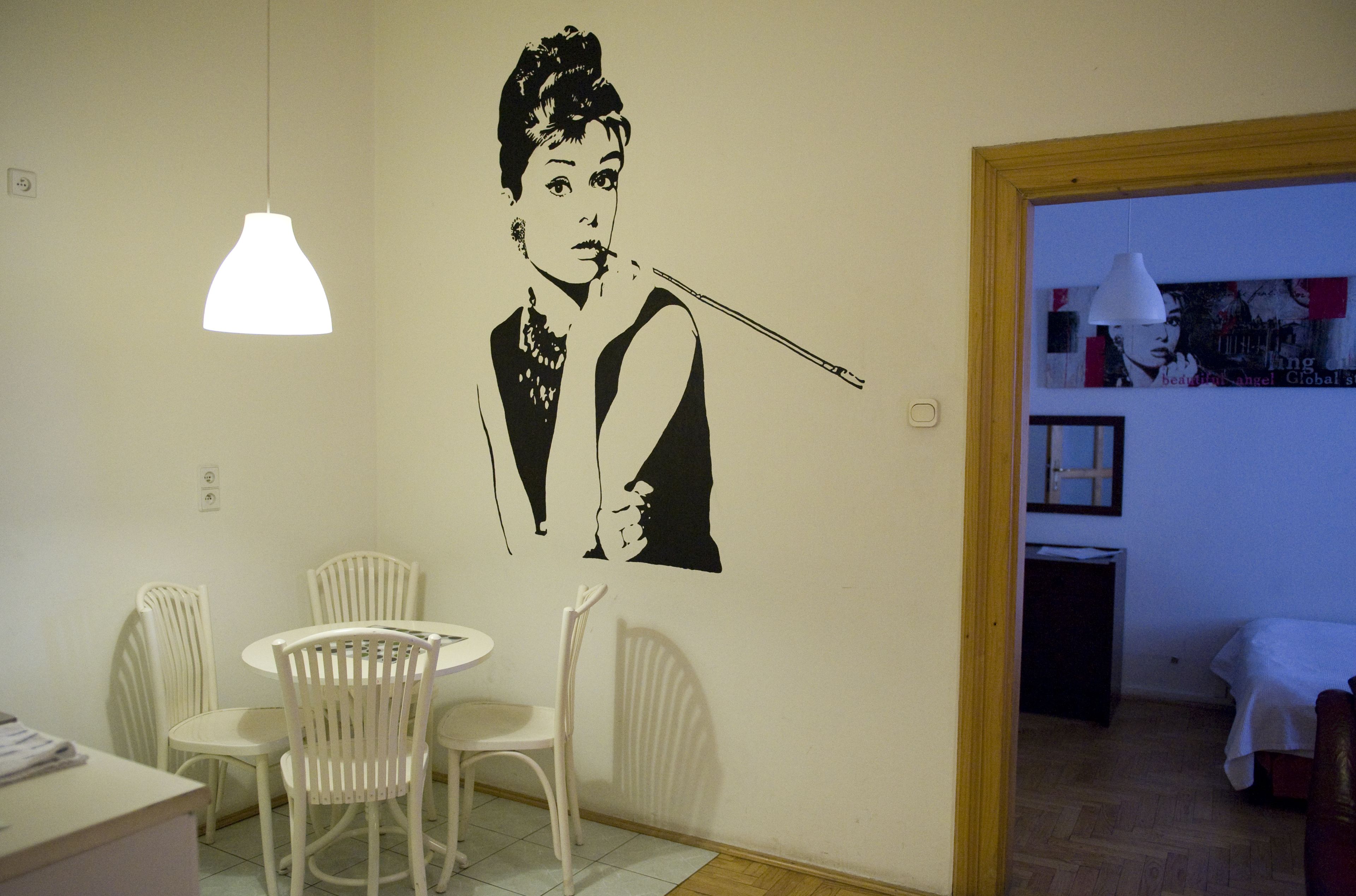 Phòng 3 | Khu vực ăn uống tại phòng