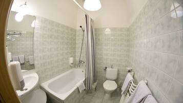 Kamar Triple | Kamar mandi | Handuk