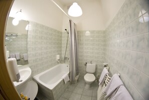 Triple Room | Bathroom | Towels