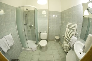 Triple Room | Bathroom