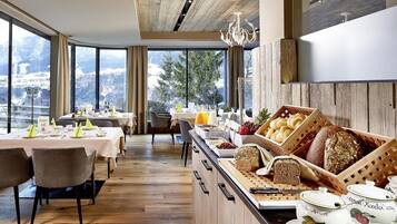 Daily buffet breakfast (EUR 18.00 per person)