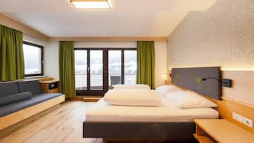 Comfort-Doppelzimmer, Balkon, Bergblick | Zimmersafe, kostenloses WLAN