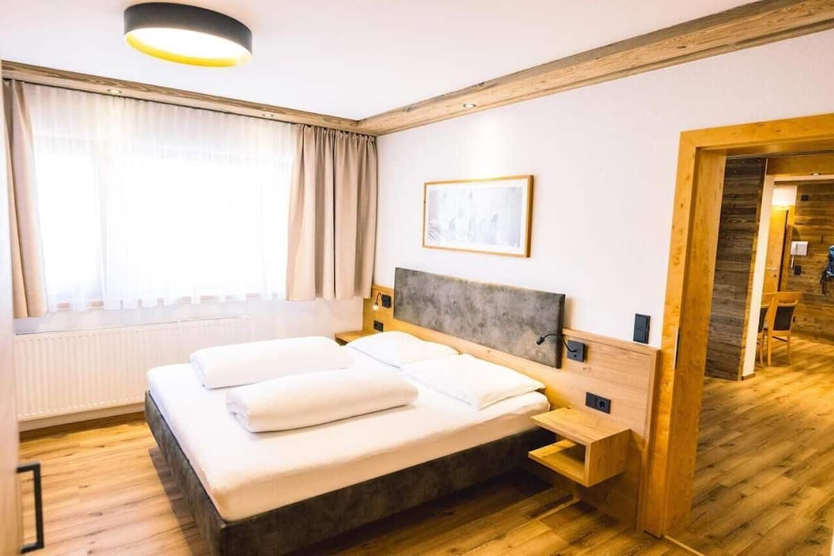 In-room safe, desk, WiFi (free), bed sheets