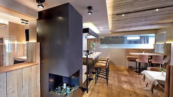 Breakfast and dinner served