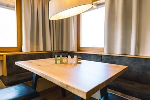 Leilighet – junior, balkong, fjellutsikt | Safe på rommet og wi-fi (inkludert)