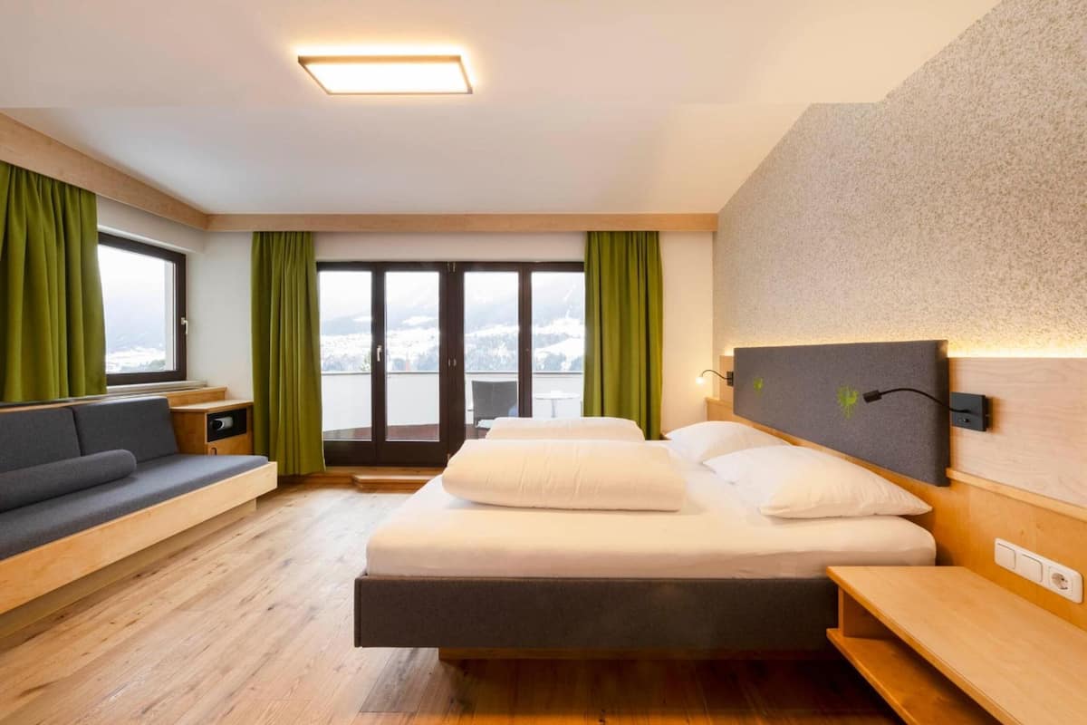 In-room safe, desk, WiFi (free), bed sheets