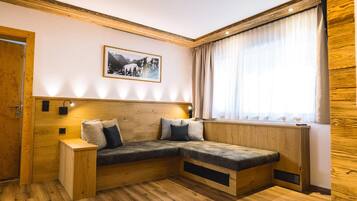 In-room safe, free WiFi