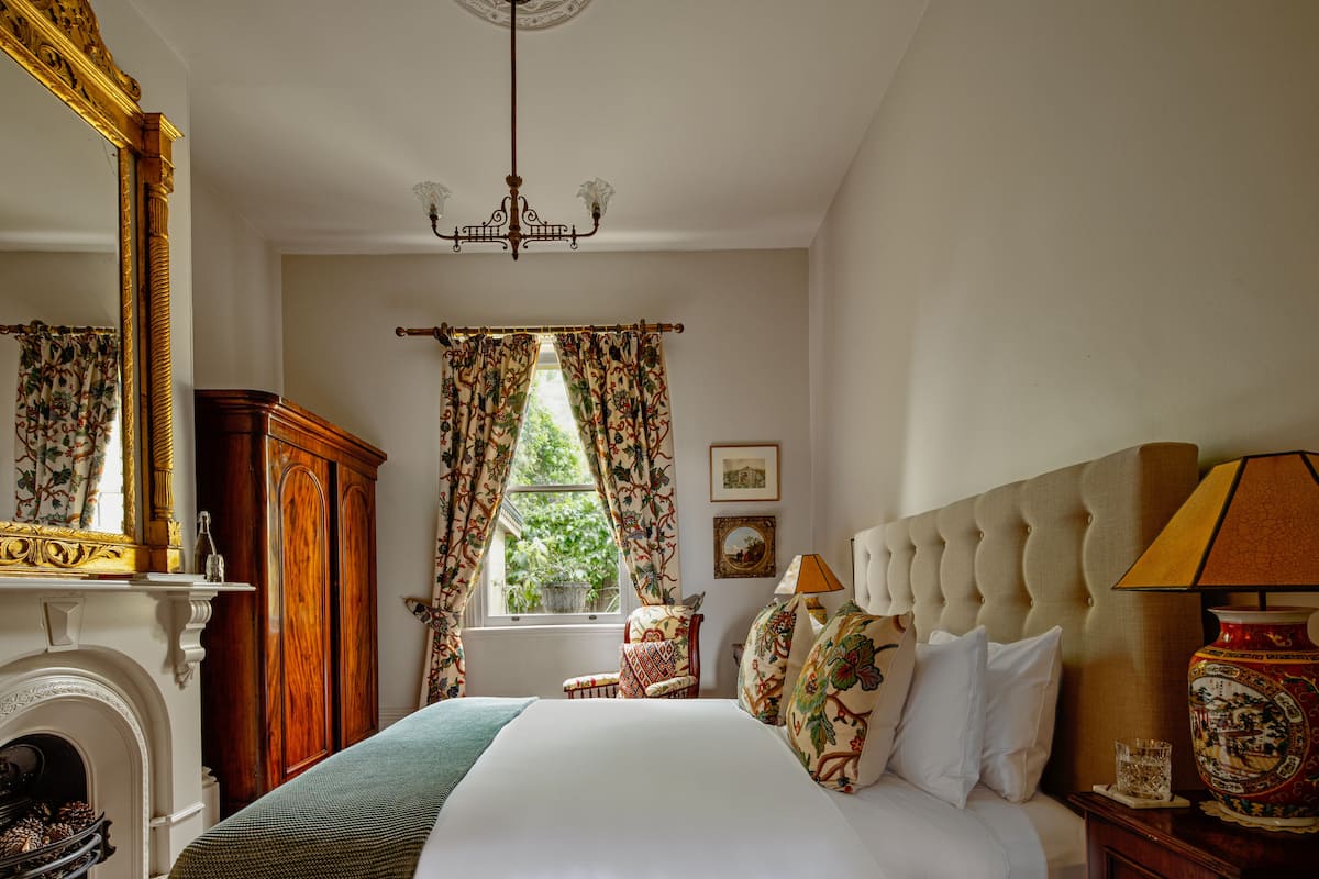 Hetty Blain's Room | Seprai premium, selimut bulu angsa, bantalan ekstra lembut, dan minibar