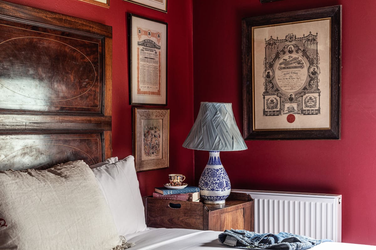 Habitación junior, 1 cama de matrimonio grande | Ropa de cama de alta calidad y edredones de plumas