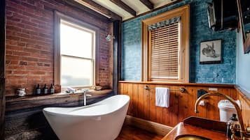 The Servants' Quarters | Bathroom | Free toiletries, hair dryer, bathrobes, towels