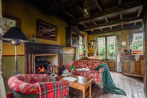 Deluxe cottage, 1 queensize bed, bubbelbad, uitzicht op tuin | Woonruimte