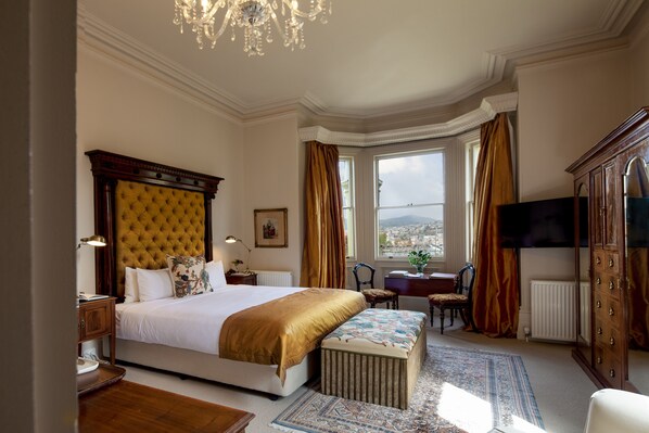 The Wellington Suite | Premium bedding, down duvets, pillow-top beds, minibar