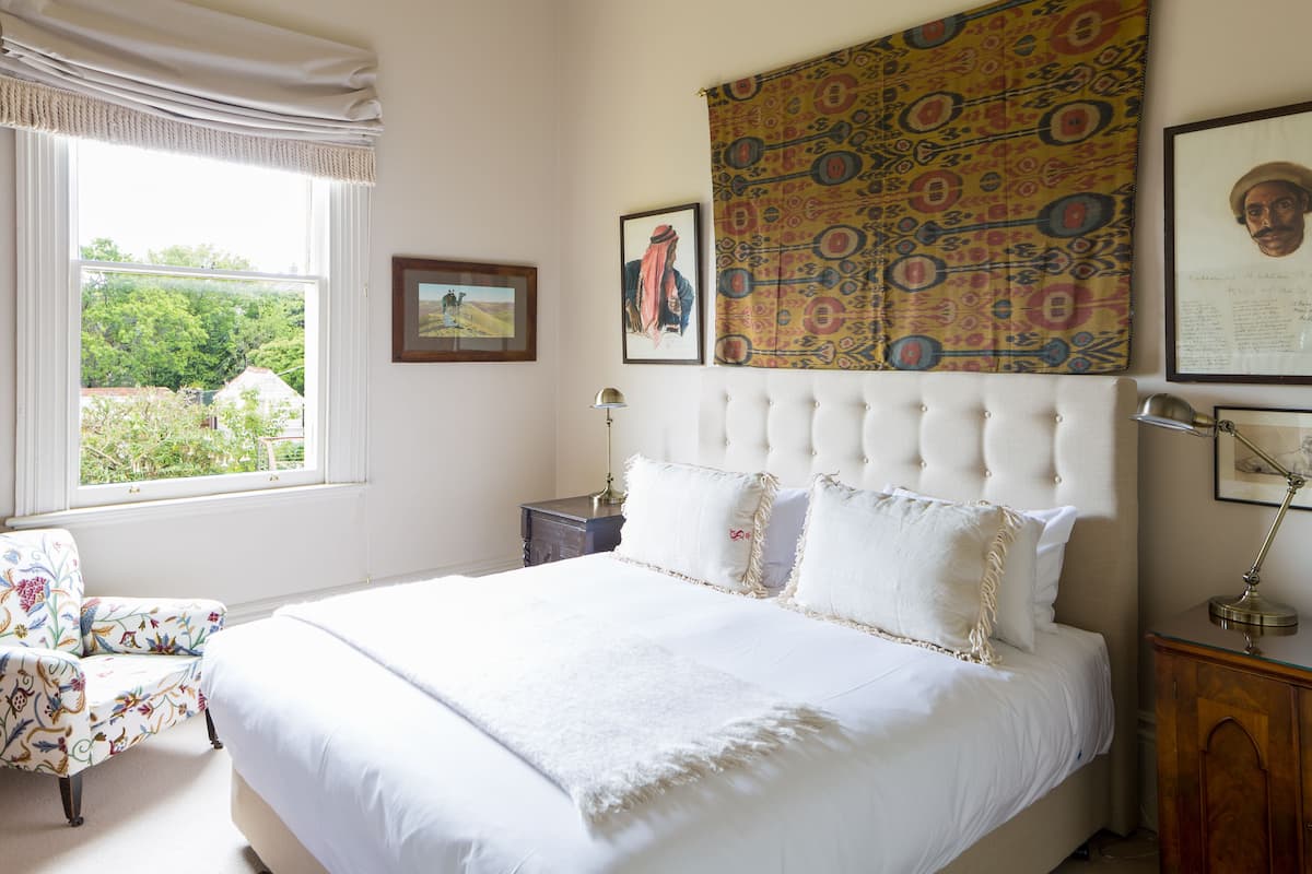 Habitación Deluxe | Ropa de cama de alta calidad y edredones de plumas