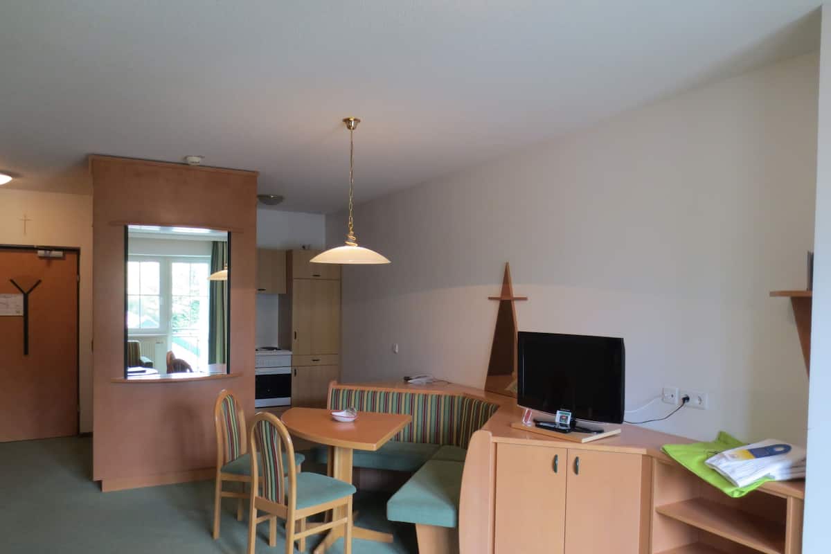 Deluxe Apartment, Kitchenette | In-room dining