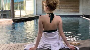 3 piscines couvertes, piscine extérieure