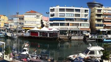 Dock