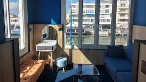 Standard Quadruple Room, Canal View | Premium bedding, Tempur-Pedic beds, minibar, desk - Hôtel les 4 éléments (Palavas-les-Flots)