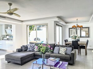 Villa – superior, 3 soverom, privat basseng | Dundyner, minibarvarer (inkludert), safe på rommet og strykejern/-brett