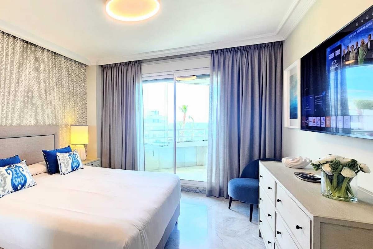 Luxury Apartment, 2 Bedrooms, Ocean View | Down comforters, minibar (some free items), in-room safe