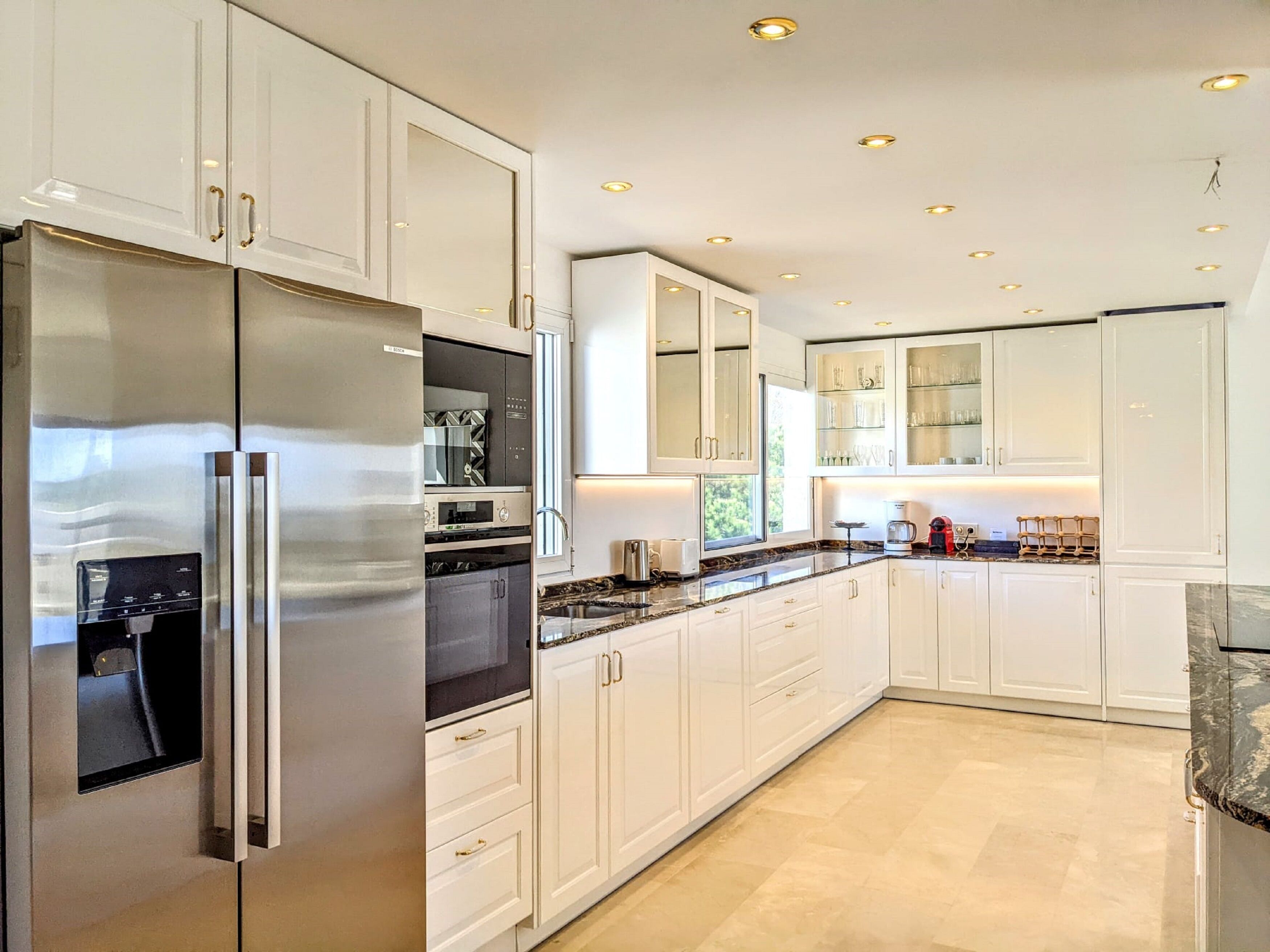 superior apartment, 3 bedrooms | private kitchen | full-sized fridge, microwave, oven, stovetop