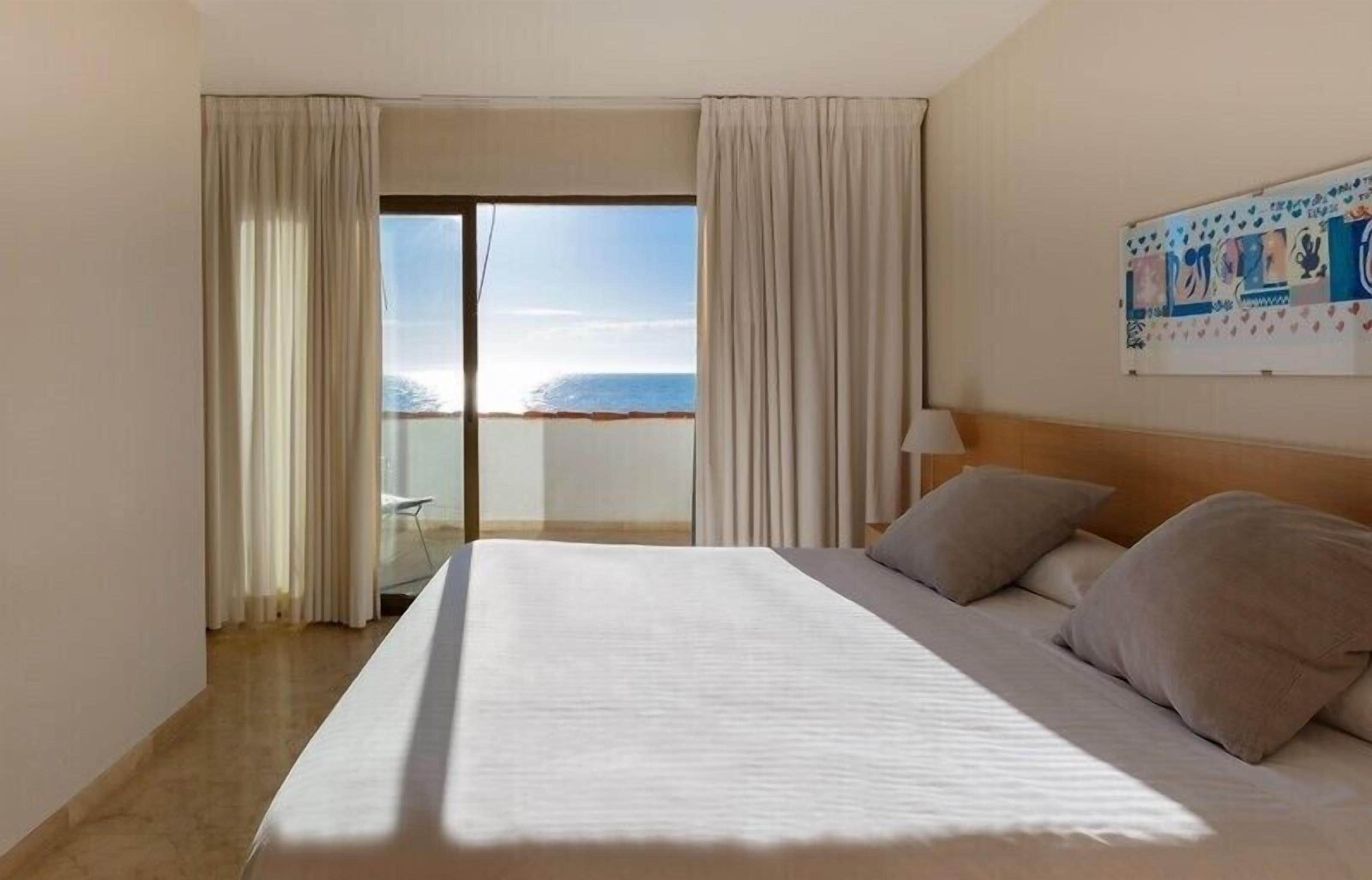 superior apartment, 4 bedrooms | 2 bedrooms, down duvets, free minibar items, in-room safe