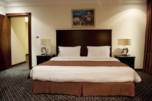 Junior-Suite | Hochwertige Bettwaren, Daunenbettdecken, Minibar, Zimmersafe