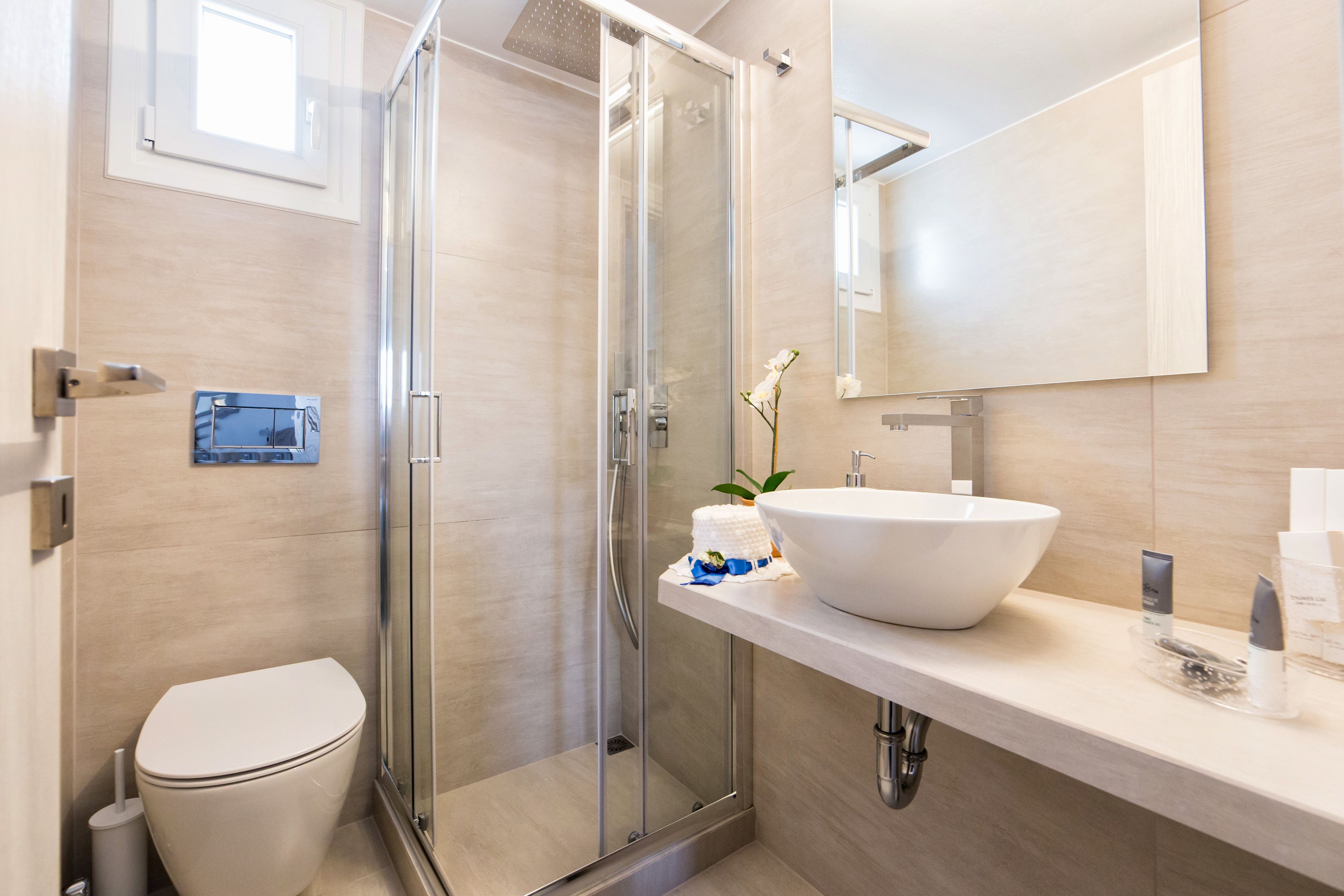 Studio for 3 people | Bathroom | Shower, free toiletries, hair dryer, slippers
