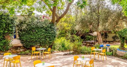 Gesher HaZiv TravelHotel