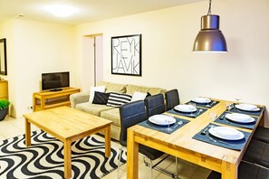 Apartment, 2 Schlafzimmer | Wohnbereich