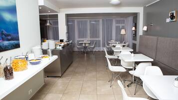 Tägliches kontinentales Frühstück (2500 ISK pro Person)