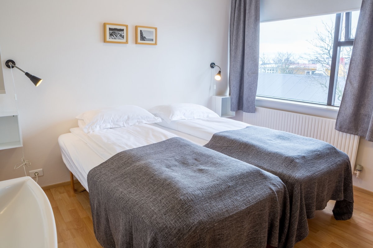 1 bedroom, blackout drapes, bed sheets