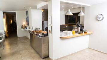 Daily continental breakfast (ISK 2500 per person)