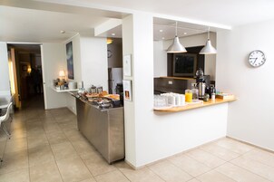 每日供应欧陆式早餐（每人 ISK 2500）