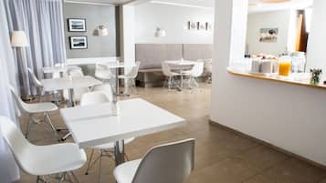 Daily continental breakfast (ISK 2500 per person)