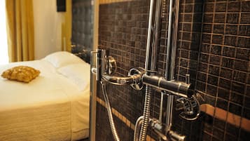 Couette en duvet d'oie, minibar, coffres-forts dans les chambres, bureau