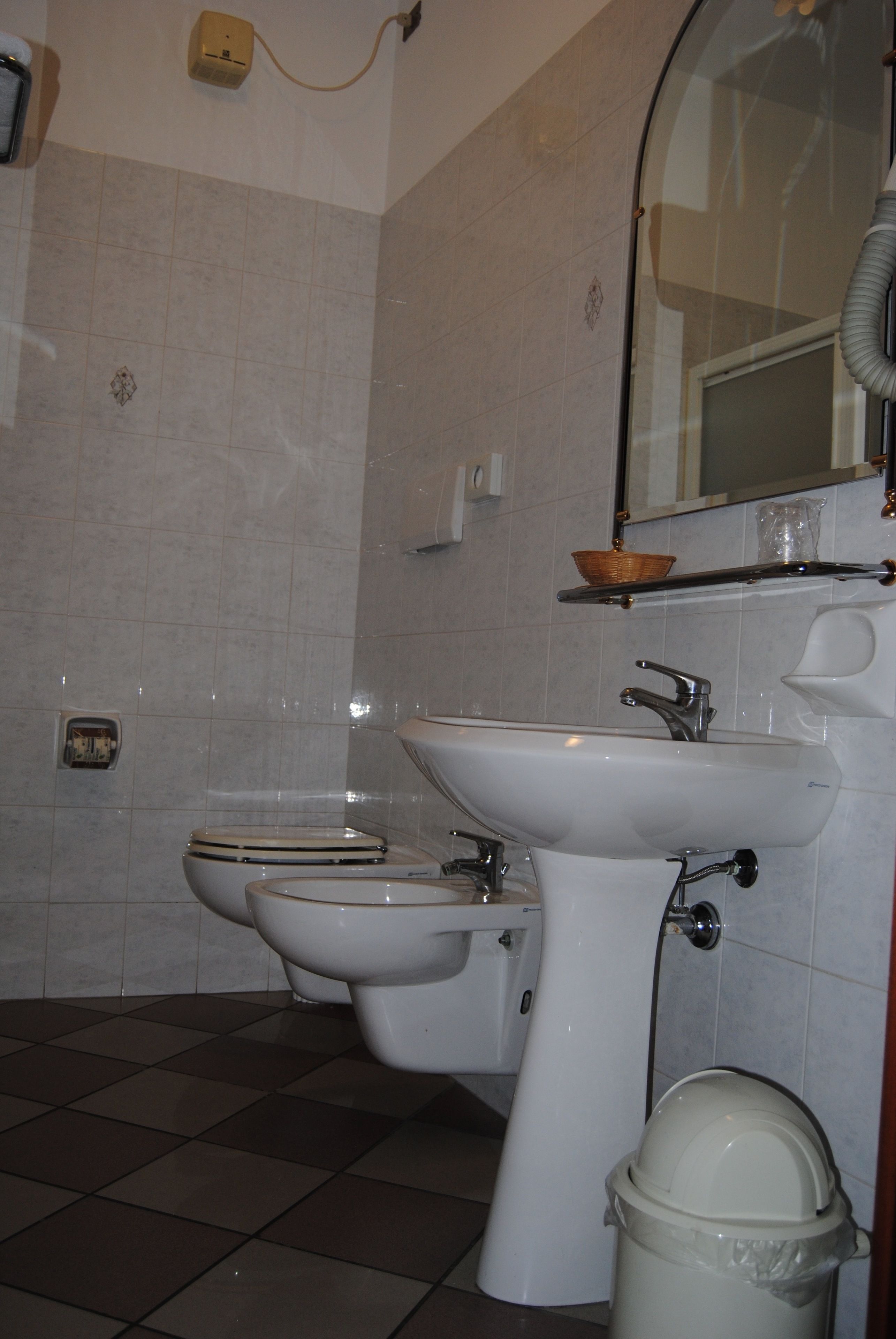 family room | bathroom | shower, free toiletries, hair dryer, bidet