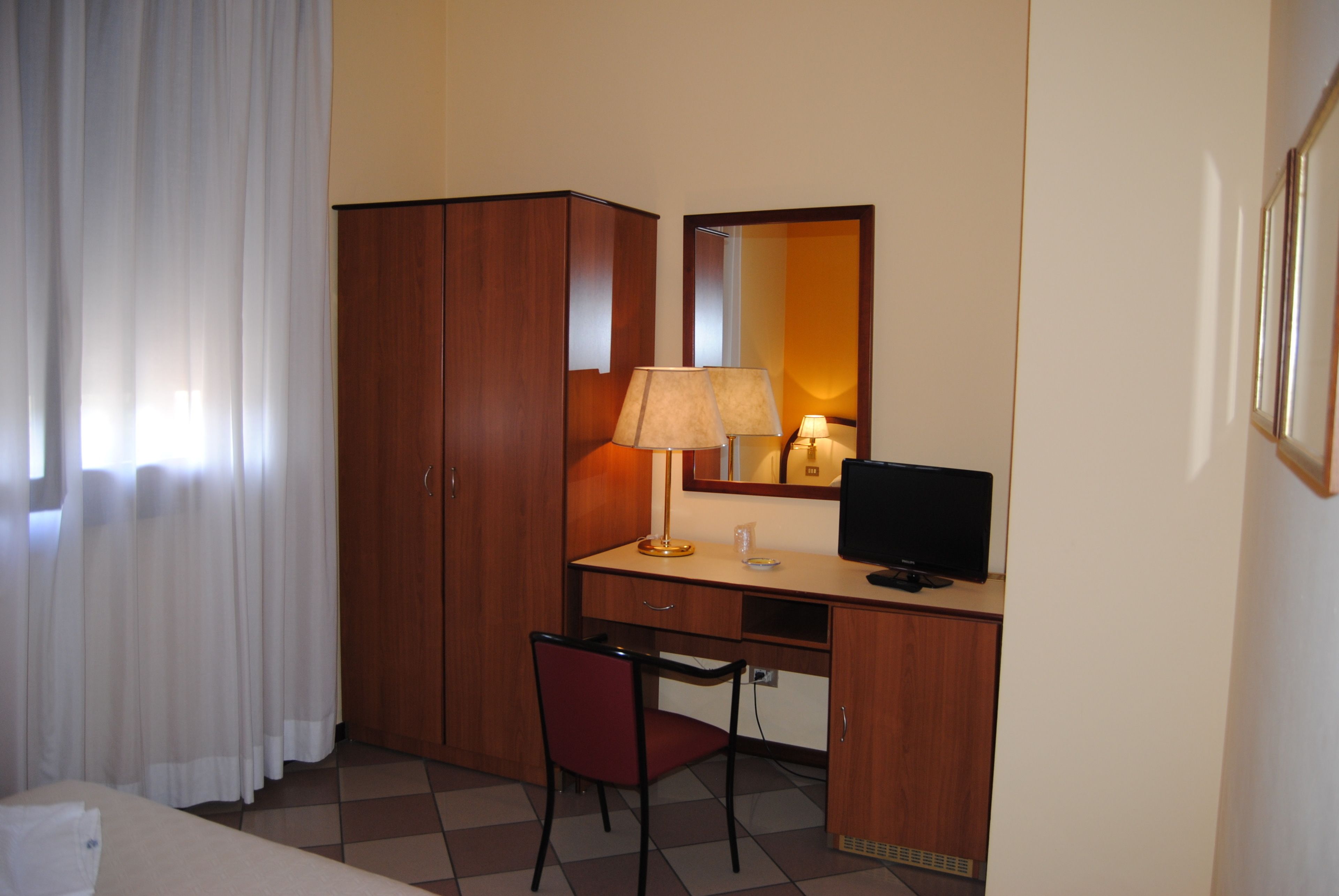 triple room | minibar, in-room safe, desk, blackout curtains