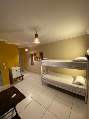 Apartamento Quadruplo | Minibar, individually decorated, desk, iron/ironing board - Maré Praia Hotel  (Fortaleza)